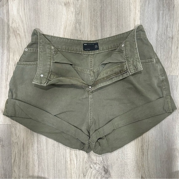 ASOS Design Slouchy Mom Shorts Olive Green Cotton Denim High Rise Cuffed Size 8 - Picture 8 of 11